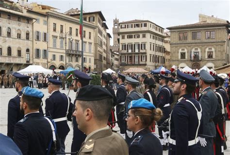 Firenze L Omaggio Ai Caduti Per La Giornata Delle Forze Armate In