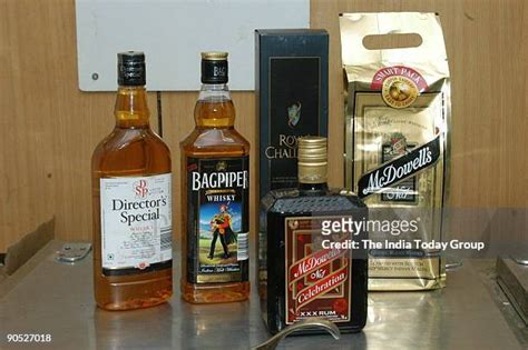 Bagpiper (Whisky) Photos and Premium High Res Pictures - Getty Images