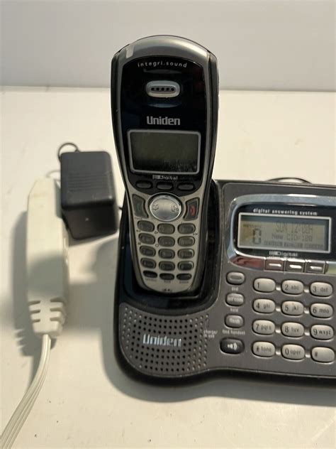 UNIDEN CORDLESS PHONES 5 HANDSETS