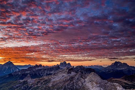 Rot Gl Hende Wolken Ber Antelao Croda Bild Kaufen