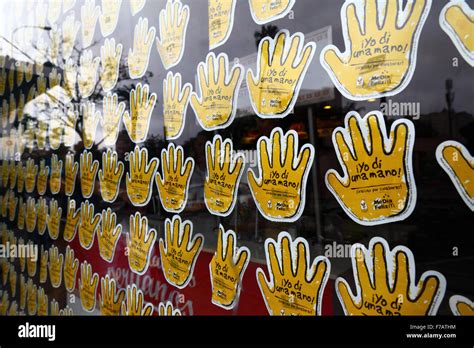 Hand Symbols In Window Of Mcdonalds For The Da Una Mano Mcdia Feliz