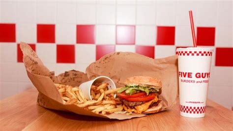 La Chaine De Fast Food Five Guys Simplante à Paris Gq France