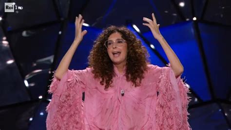 Teresa Mannino Un Monologo A Sanremo 2024 Per L Ambiente E Contro La