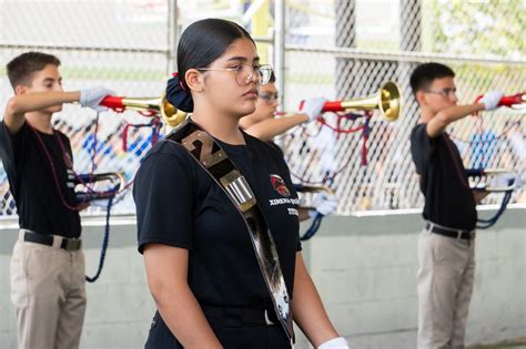 Realizan Muestra De Bandas De Guerra Y Escoltas De Bandera De