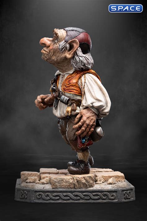 Hoggle Statue Labyrinth