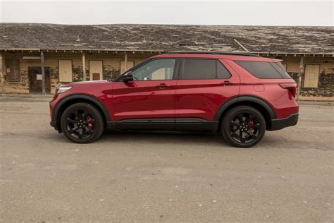 Hustle along in the 2020 Ford Explorer ST - CNET