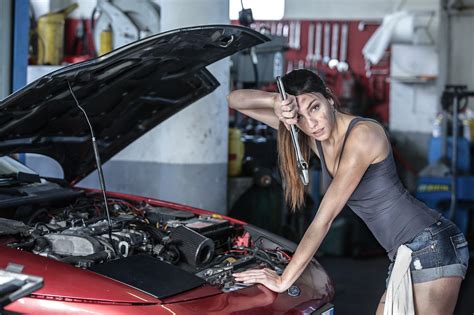 Sexy Garage Girl Repair Ford Car By Fabrice Meuwissen 500px