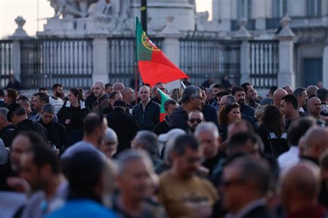 “polícia Unida Jamais Será Vencida” Polícias Em Protesto Dirigem Se Ao