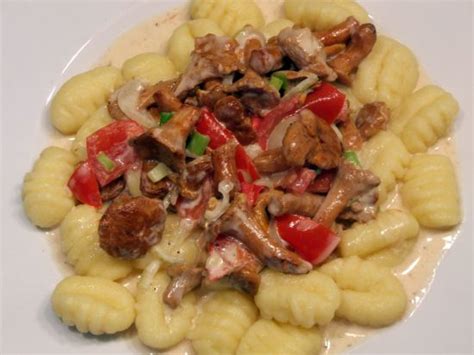 Gnocchi Mit Pfifferlingen Und Tomaten In Sahneso E Lotta Kochende