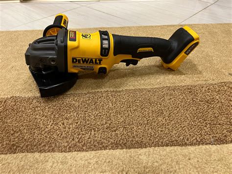 Polizor unghiular DeWalt DCG418