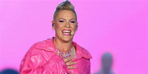 Pink To Give Out Banned Books During Tour - Motherly