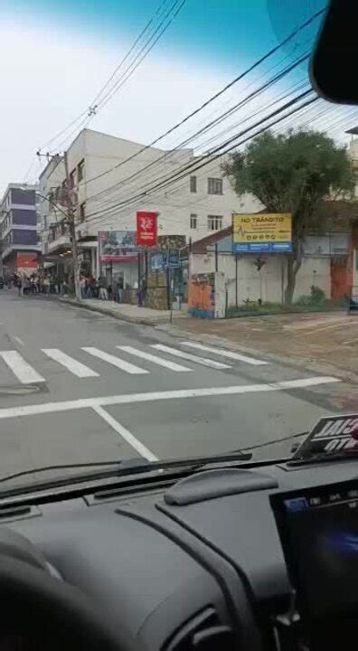 Vídeo Ponto de ônibus na Avenida dos Andradas em Juiz de Fora Zona