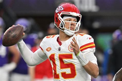 Chiefs Qb Patrick Mahomes Is Team S Backup Punter