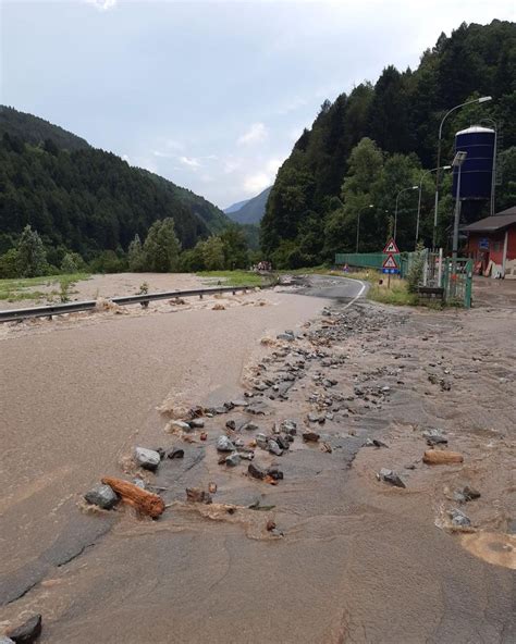 Maltempo In Lombardia Esonda Il Fiume Oglio Chiusa Statale 42 Nel