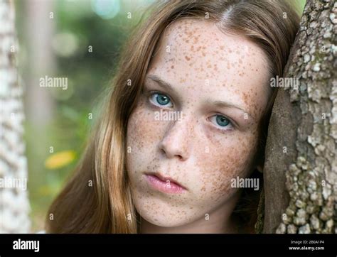 Jolie Fille 13 Ans Banque De Photographies Et D’images à Haute Résolution Alamy