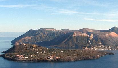 42 Kilo Kokain Auf Klippen Der Insel Vulcano Entdeckt