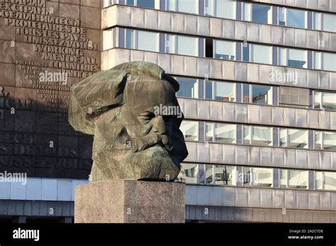 Karl Marx Monument In Chemnitz Stockfotos Und Bilder Kaufen Alamy