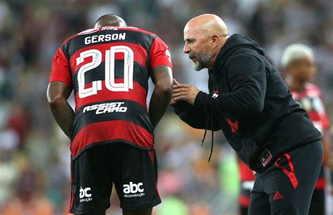 Isso é Flamengo de verdade Sampaoli celebra atuação do time e