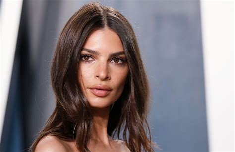 Emily Ratajkowski Reveals How Sexualizing Her Own Body Made Her ‘so Unhappy’ Evie Magazine