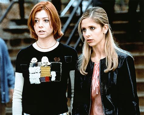 Sarah Michelle Gellar Talks Alyson Hannigan Feud On Buffy Set In Book – Hollywood Life