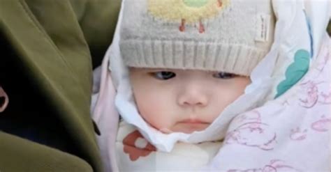 Famous China Influencer Tells Millions Of Fans She Wants To Adopt