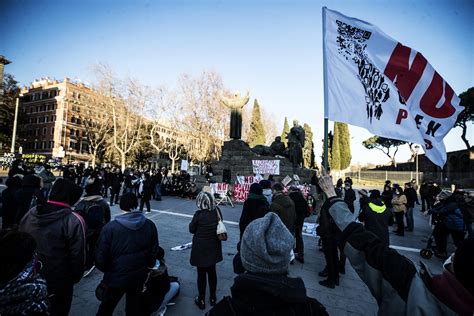 Covid No Green Pass Tornano In Piazza Nelle Capitali Europee Anche A