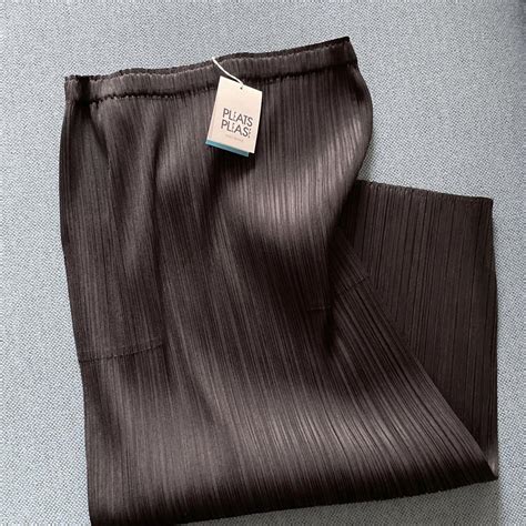 サイトより PLEATS PLEASE ISSEY MIYAKE プリーツプリーズ 未使用 スカート Basics 即完売の通販 by