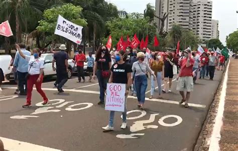 Manifestantes Fazem Protesto Contra Bolsonaro Em Campo Grande Mato