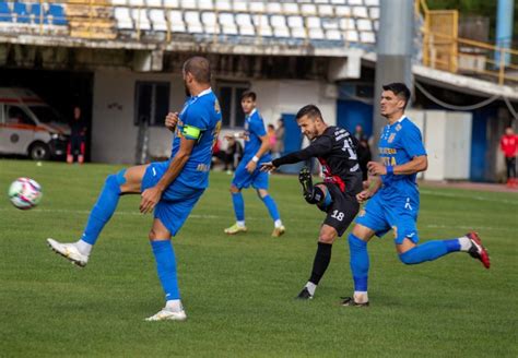 Atmosfer Ca Pe Vremuri Pe Stadionul Din Bistri A Fotbali Tii Gloriei