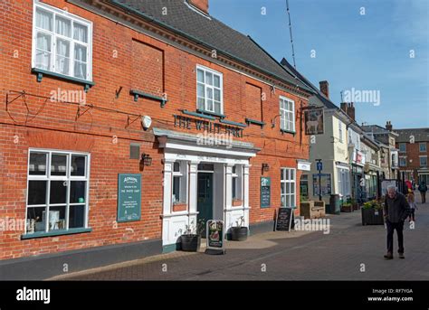 The White Hart Halesworth Suffolk England Hi Res Stock Photography And