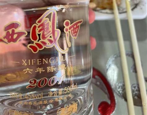 吃晚饭时，经常配“白酒”的人，最后身体都咋样了？早知道不吃亏