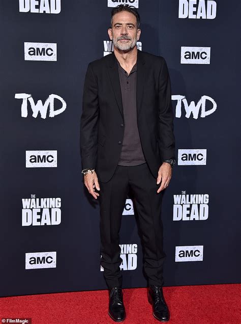 The Walking Dead Jeffrey Dean Morgan Hits Back At Toxic Fans Daily