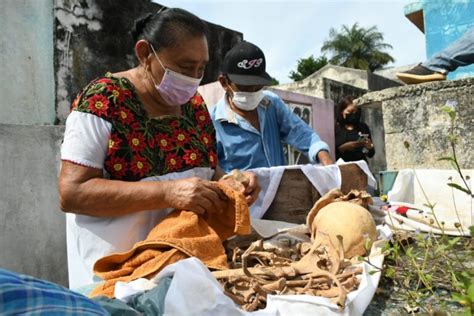 Pomuch La Comunidad De M Xico Donde Limpian Los Huesos De Sus Difuntos