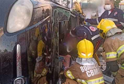 Colis O Seguida De Capotamento Registrada Na Avenida Beira Mar O