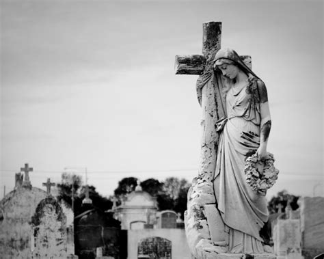 New Orleans Cemetery | New orleans cemeteries, Antonio mora artwork ...