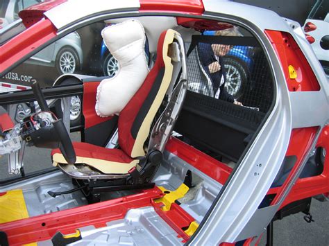 Smart Car’s smart fortwo and it’s Safety Cell - Boron Extrication