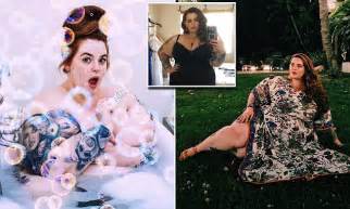 Size Tess Holliday Poses Naked For Saucy Bathtub Photo Daily Mail