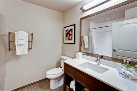 HOLIDAY INN EXPRESS & SUITES MANHATTAN $99 ($̶1̶2̶0̶) - Updated 2022 ...