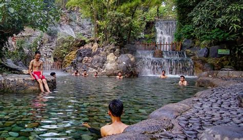 Berendam Di Pemandian Air Panas Ciater Bikin Badan Rileks Dan Segar Kembali