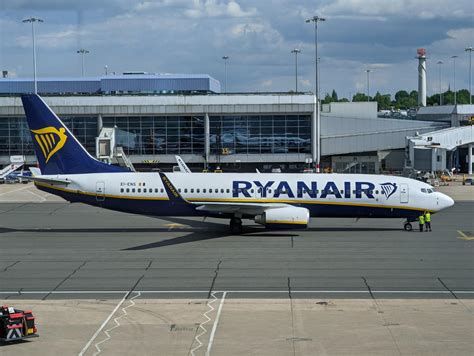 Zakazane jedzenie i napoje na pokładach samolotów Jet2 Ryanair