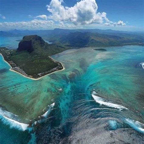 Mauritius island underwater waterfall : BeAmazed