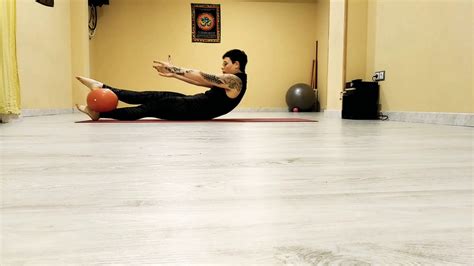 Pilates con pelota pequeña softball YouTube