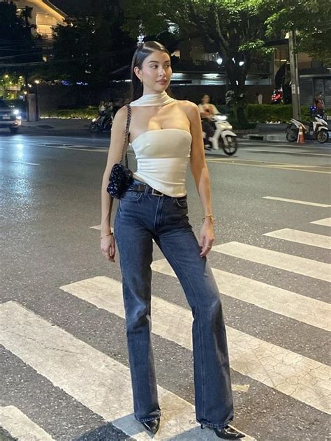 Saten Boyundan Bağlamalı Straplez Nude Bluz