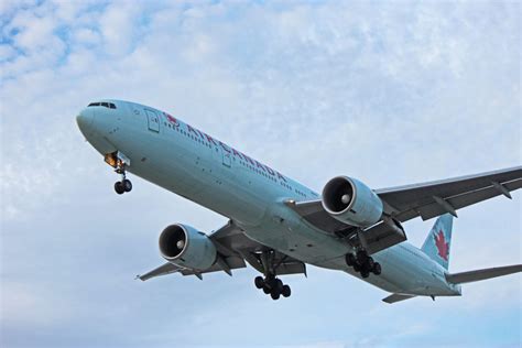 C Fivm Air Canada Boeing 777 300er At Toronto Pearson Airport