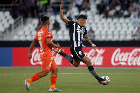 Veja fotos da goleada do Botafogo sobre o César Vallejo pela Sul