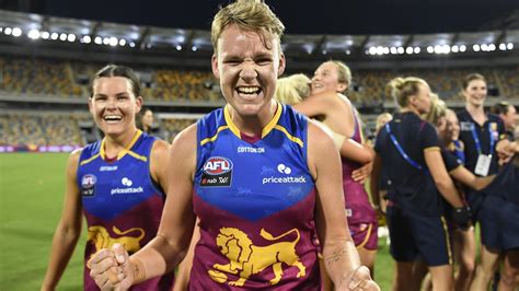 Aflw Finals 2021 Chelsea Randall Head Knock Video Crows Skipper Knocked Out The Courier Mail