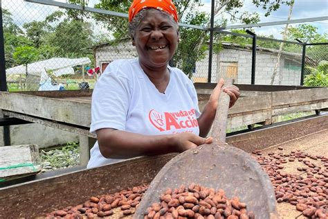 D A Mundial Del Cacao Mujeres Emprenden Con La Pepa De Oro