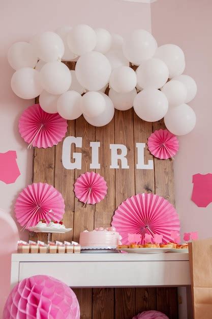 Es una niña baby shower decoración para fiesta Foto Premium