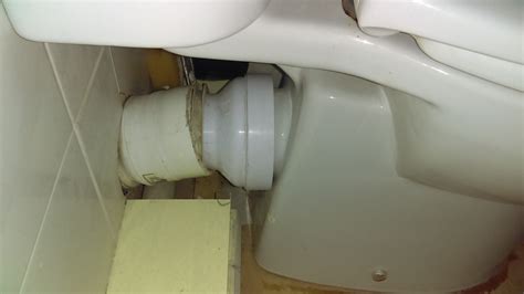 Leaking toilet base | DIYnot Forums