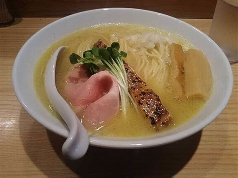 『濃厚鶏白湯らーめん（塩）790円』麺場 二寅 秋津本店のレビュー ラーメンデータベース